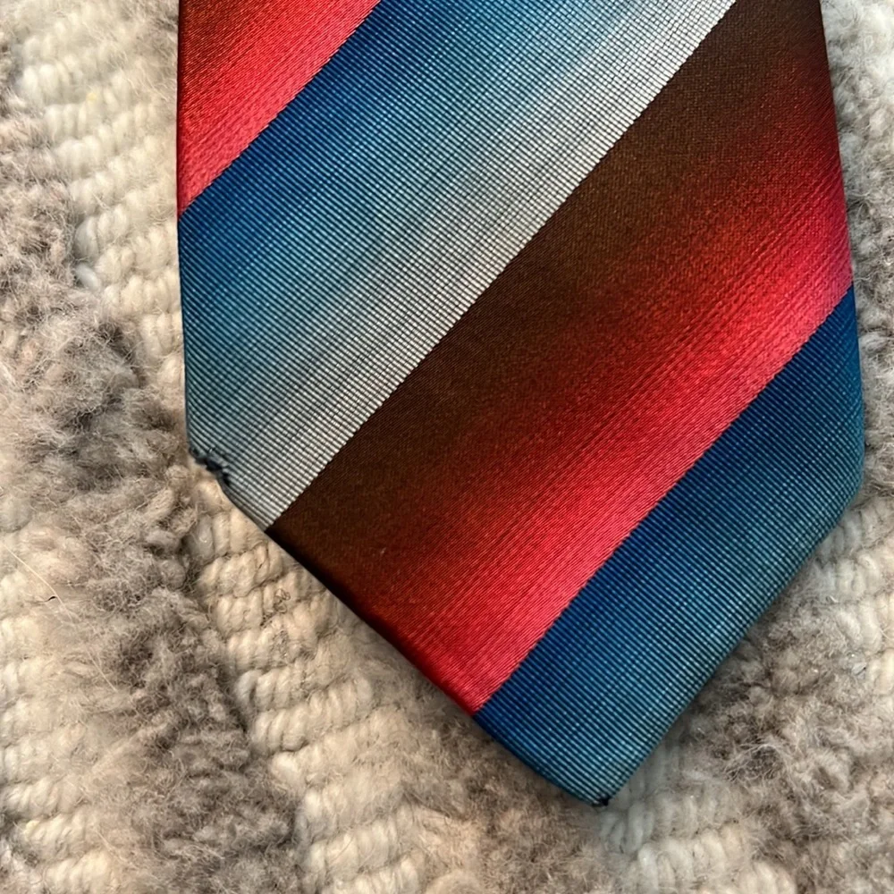 Gradient Stripe Tie - Picture 11 of 12
